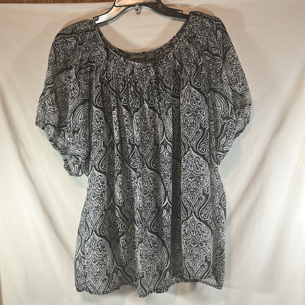 Apt 9 2 pc Elegant Black and White Paisley Women's Top